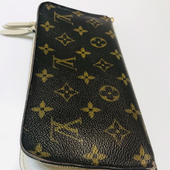 LOUIS VUITTON LV Monogram Insolite Wallet - Picture 6 of 15